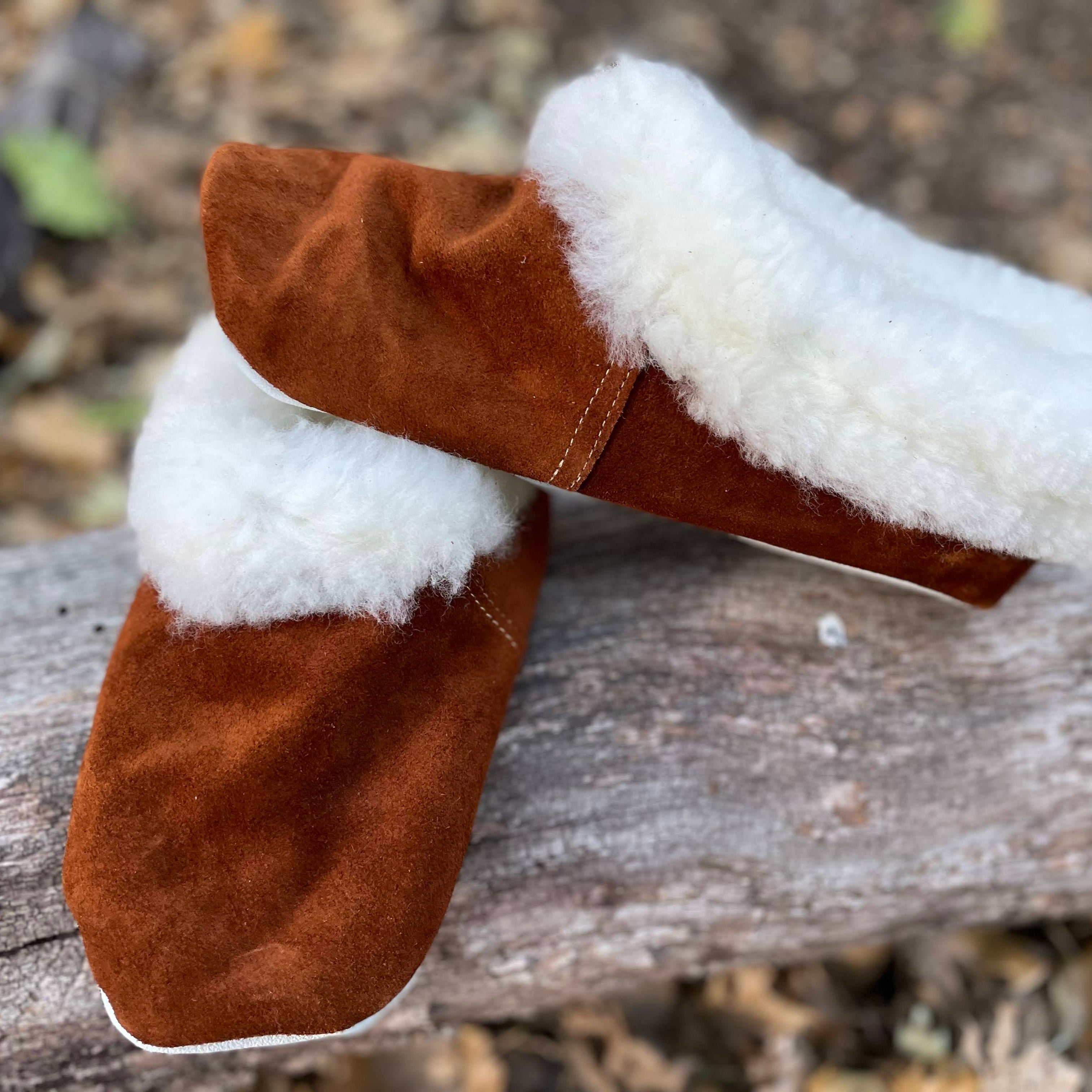 Pantuflas de cuero marrón para hombre