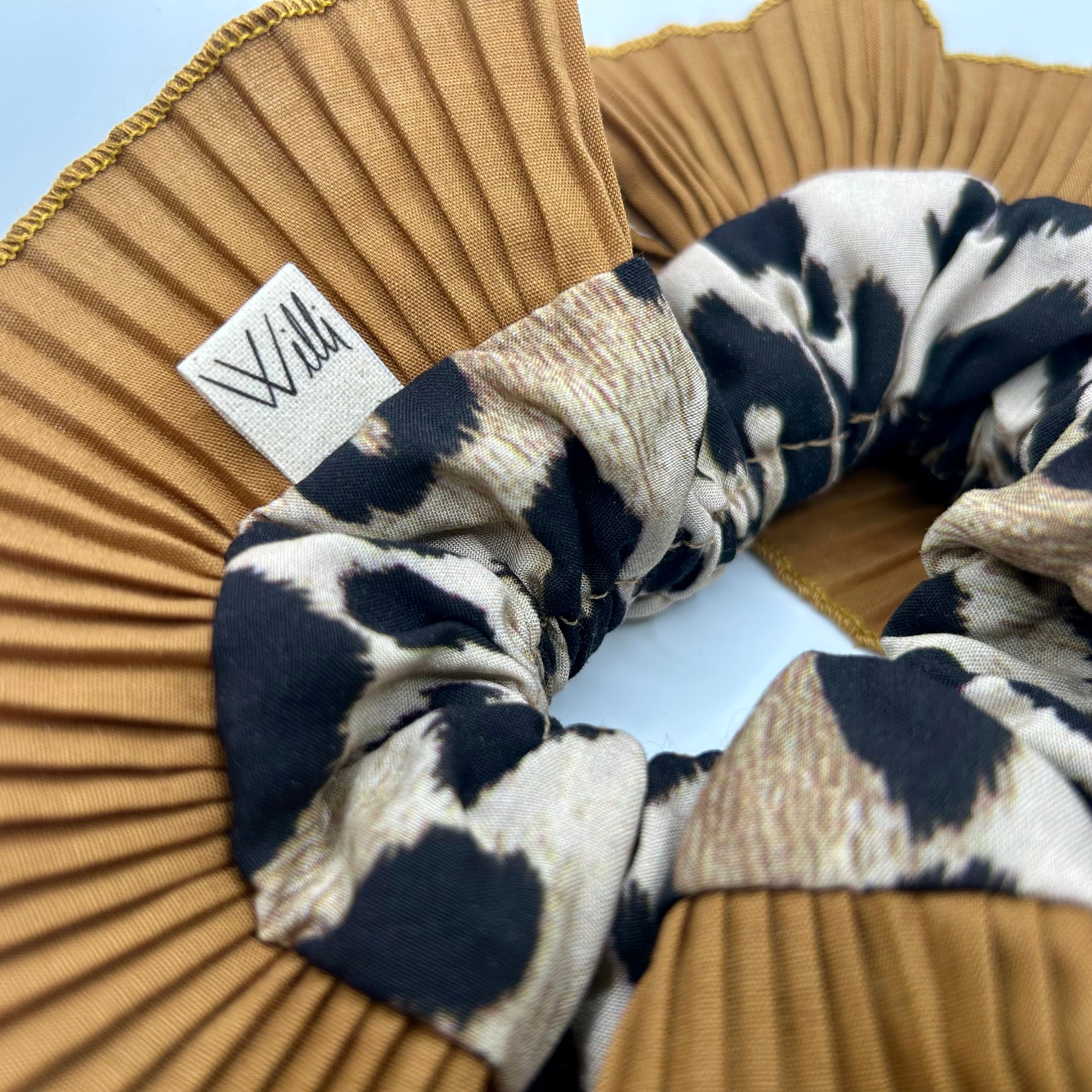 Dark Coffee Prowl - Ruffle Scrunchie